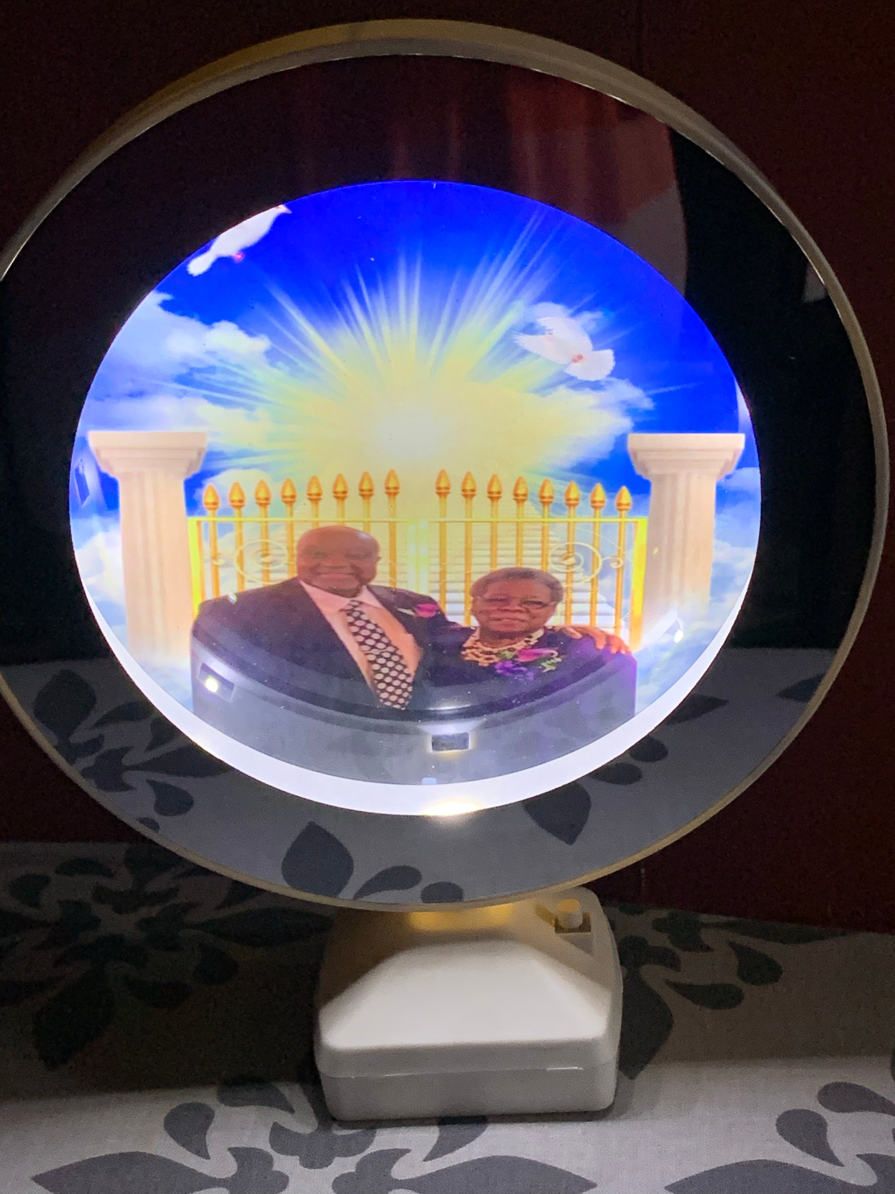 Amazon.com : Makeup Mirror with Lights, Personalized Magic Mirror with Led  Photo Frame Custom Picture Bedside Creative Gift for Her Girlfriend  Christmas New Year Birthday Valentine's Day : Beauty & Personal Care